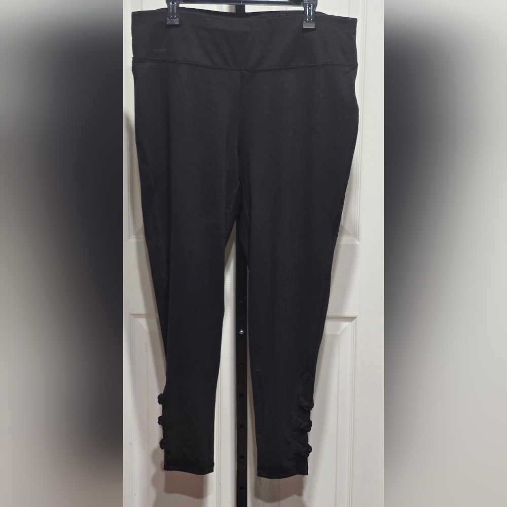 Avenue Black Leggings Criss Cross Mesh Hem Accent Size 18/20